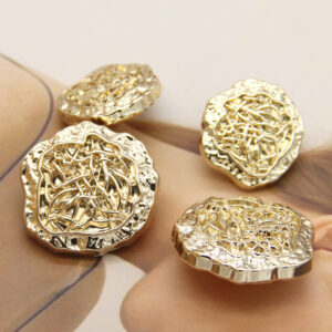 Gold-tone alloy button with an irregular line and polygon design - Main product view