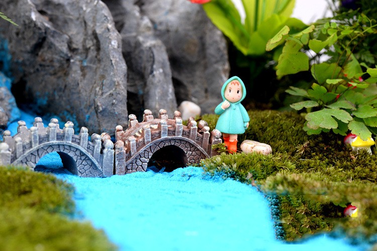Micro Landscape Ornaments Resin Bridge Craft Ornaments - Product view 2 Mini resin bridge ornament for fairy gardens and miniature landscapes - Product view 2