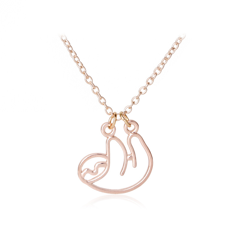 Cute sloth pendant necklace in an electroplated alloy finish - Product view 8