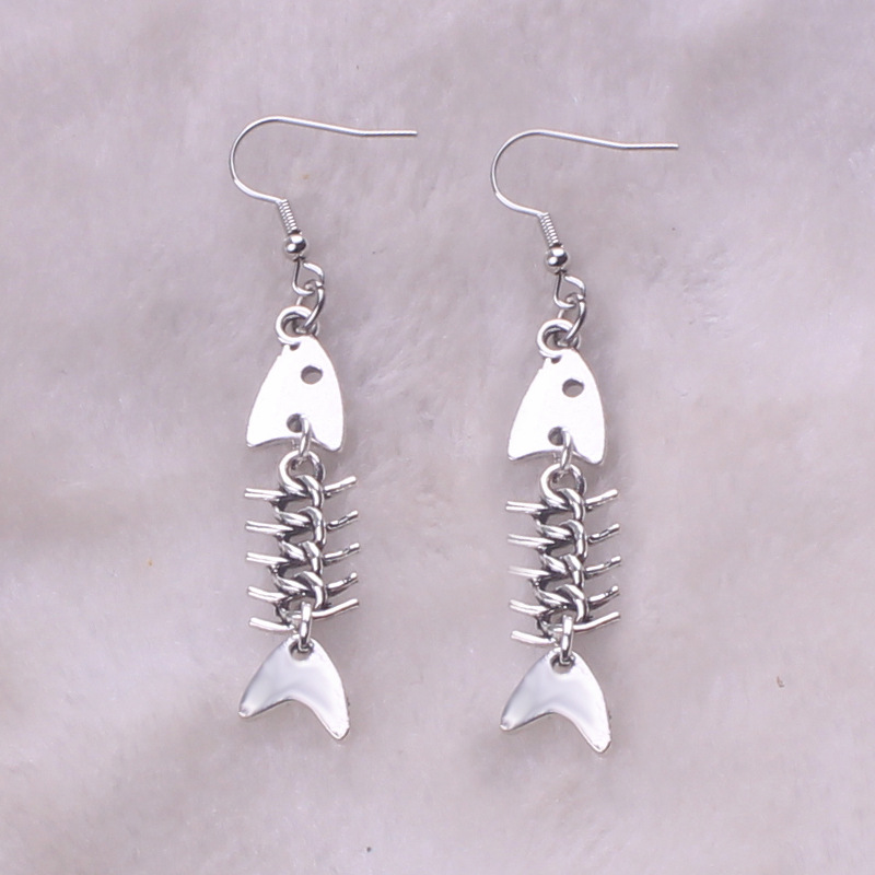 Vintage fishbone earrings in fish and beaded styles - Product view 3