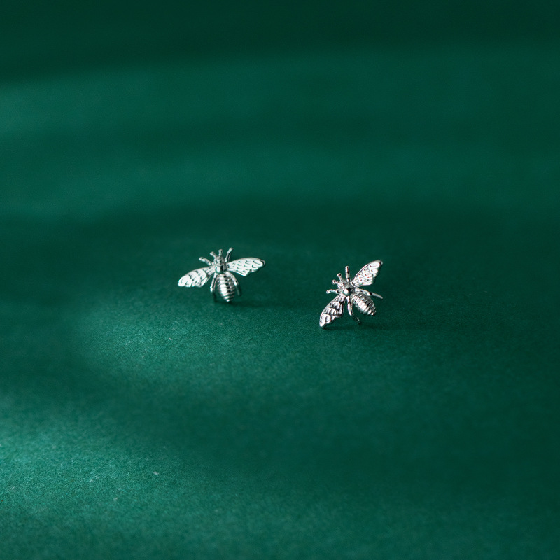 Cute bee-shaped 925 silver stud earrings in a pair - Product view 8