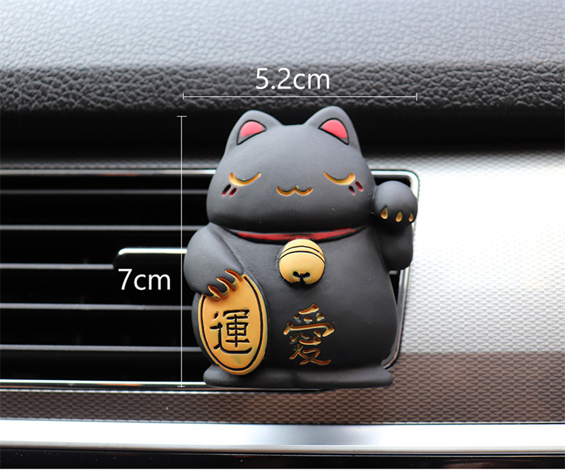 Resin fortune cat aromatherapy clip attached to a car air vent - Product view 2