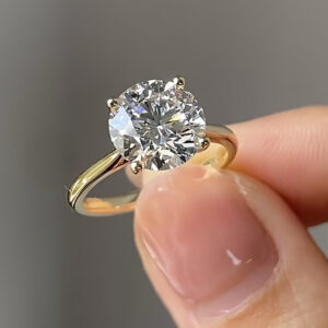 Women’s four-claw round high-carbon diamond ring in 925 silver - Main product view