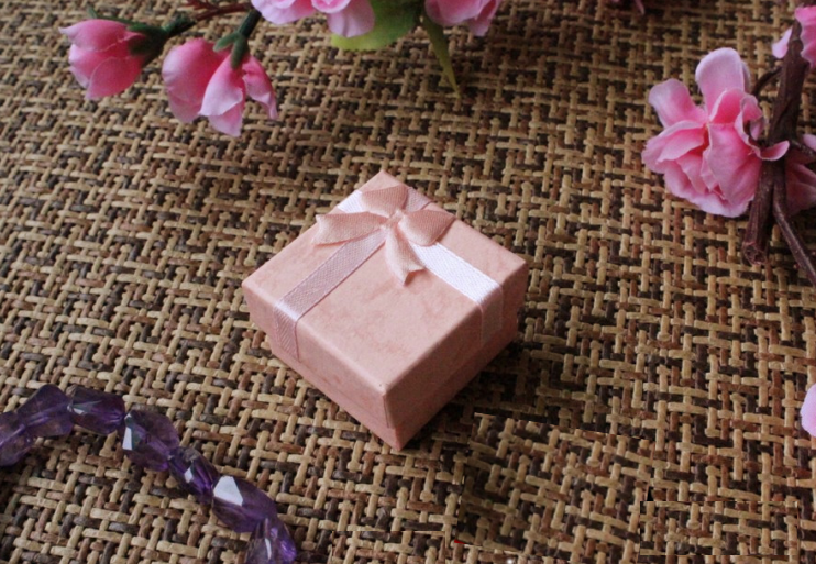 Purple square ring and jewelry presentation box - Product view 3