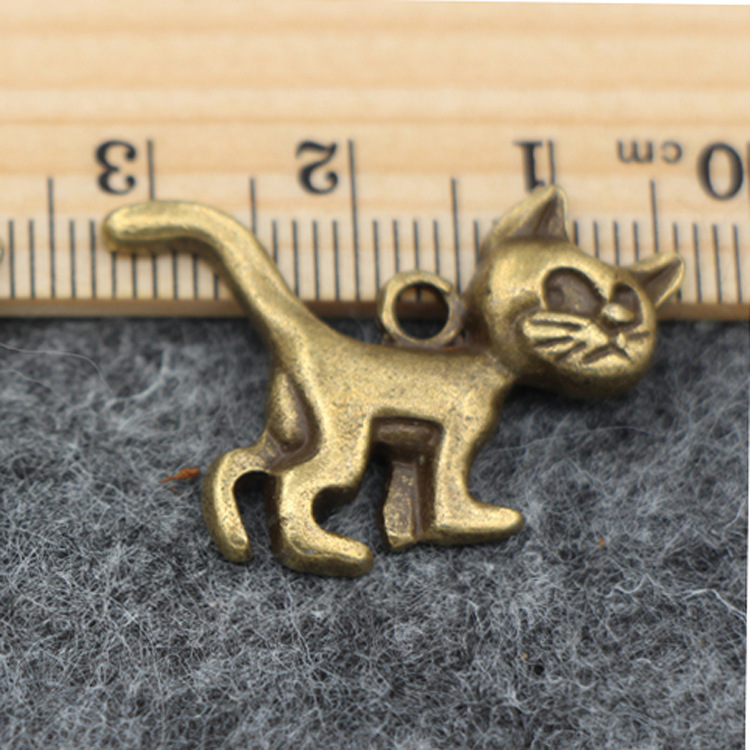 Vintage alloy kitten pendant in Bronze or Ancient Silver - Main product view
