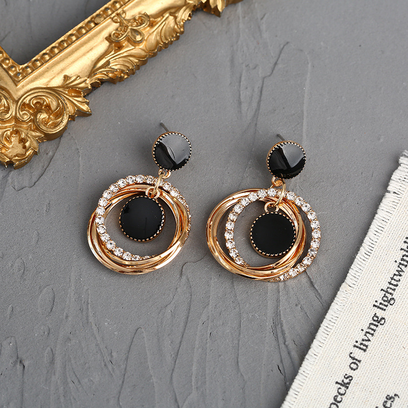 Long Korean-style geometric alloy earrings with a net-inspired design - Product view 9