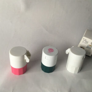 Portable ABS plastic medicine cutter and tablet divider box with compartments - Main product view