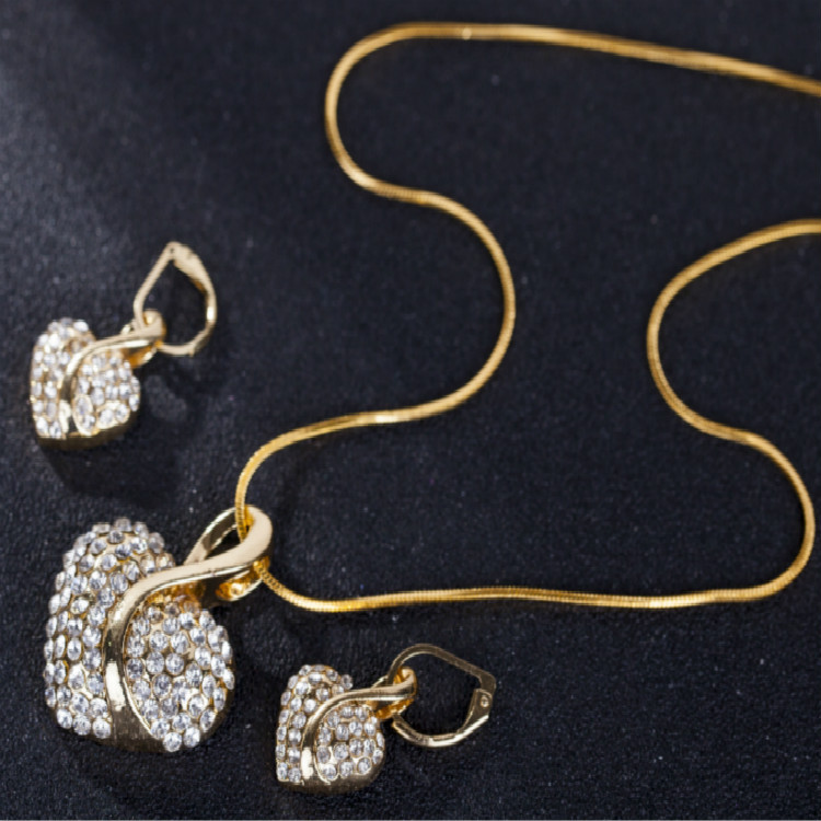 Love heart pendant necklace and matching earrings jewelry set - Main product view