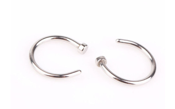 Unisex 8mm U-shaped false nose ring in an electroplated silver finish - Main product view