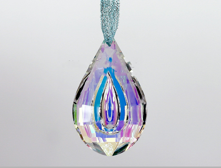 Abstract crystal lute pendant necklace with polished surface - Product view 5