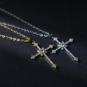 Geometric cross pendant necklace with O-shaped chain in gold or silver - Main product view