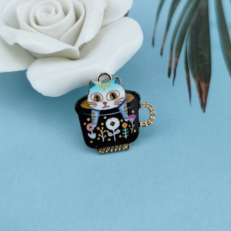 Teacup cat alloy pendant with drip-oil finish in black or blue - Product view 4