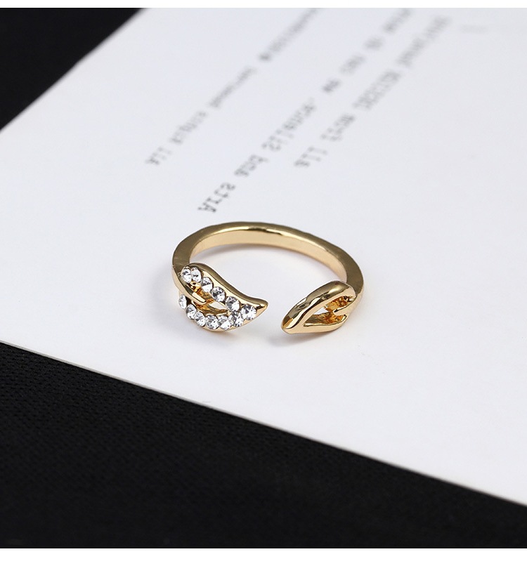 Korean retro leaf couple ring with diamond-style accents in golden or silvery color - Product view 3
