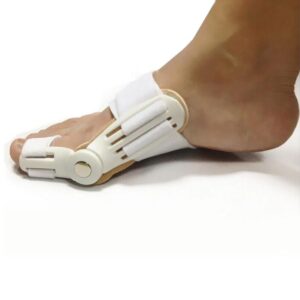 Adjustable hallux valgus corrector splint with big toe separator - Main product view