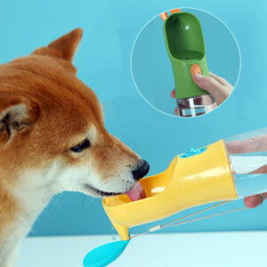 Portable pet water bottle for dogs and cats - Main product view