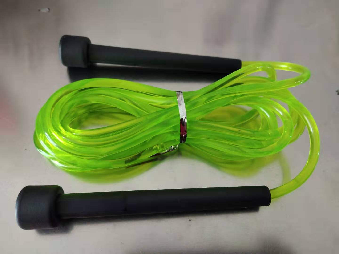 PVC skipping rope with colored handles - Grass green