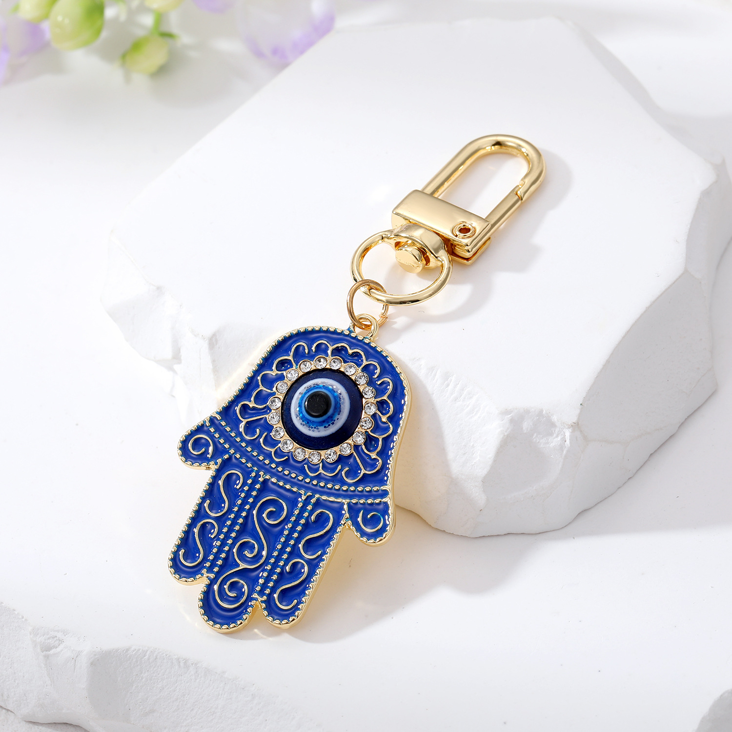 Vintage alloy palm pendant keychain in a decorative national-style design - Product view 2