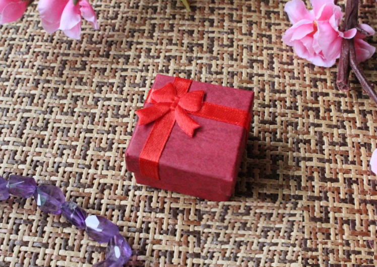 Purple square ring and jewelry presentation box - Product view 2