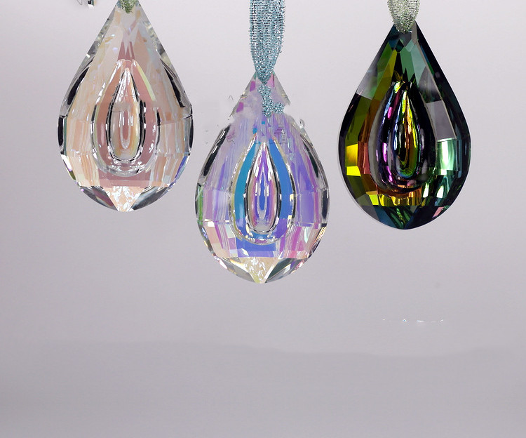 New crystal lute pendant - Product view 3 Abstract crystal lute pendant necklace with polished surface - Product view 3