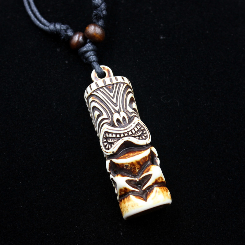 Tiki animal statue pendant necklace with rope chain - Product view 2