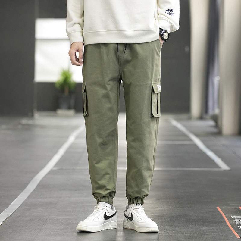 Men's loose-fit cotton cargo pants with multiple pockets - Main product view