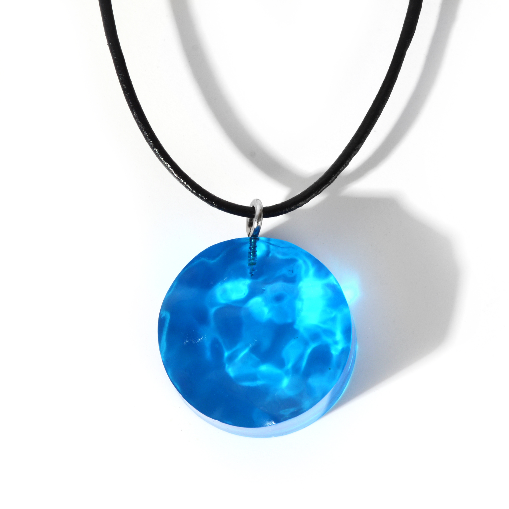Geometric resin pendant necklace with leather cord-style necklace - Product view 4