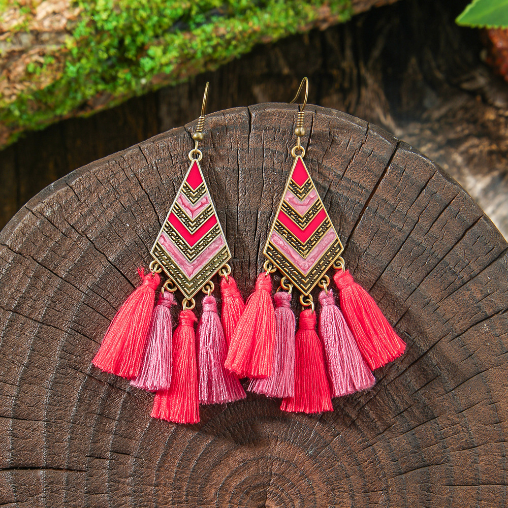 Vintage bohemian hand-woven tassel earrings with fan-shaped and double-ring details - Product view 11