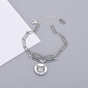 Unisex silver kitten pendant bracelet with an electroplated finish - Main product view