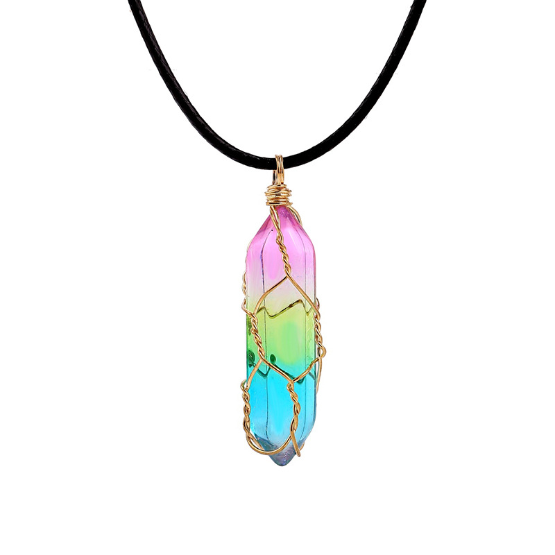 Women's geometric crystal necklace with transparent diamond-style detail - Product view 6