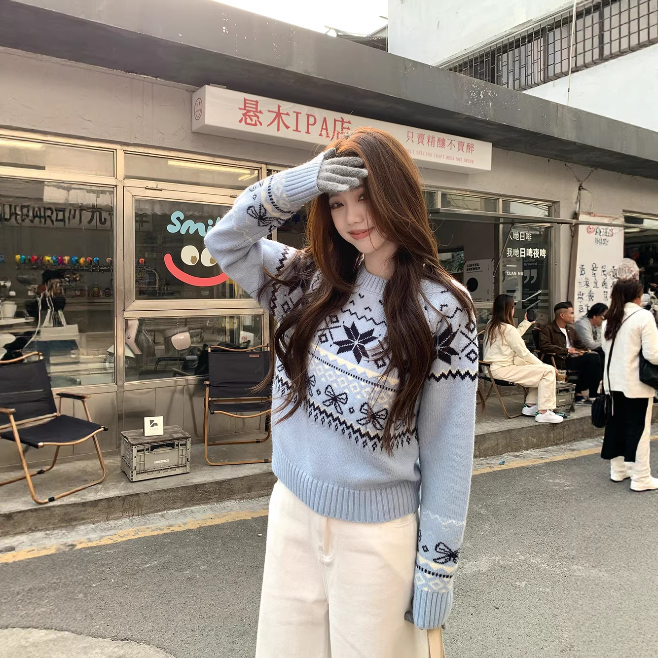 Women's blue jacquard color-block pullover sweater with long sleeves and drop shoulders - Product view 2