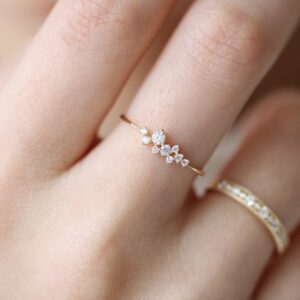 Geometric diamond-style alloy ring in gold or silver - Main product view