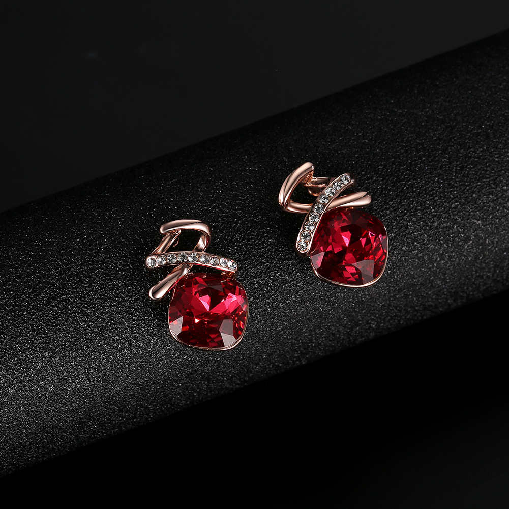 Jewelry Set Bridal Necklace Earrings Fashion Jewelry Set - Product view 2 Women's alloy necklace and matching earrings set with water wave chain - Product view 2