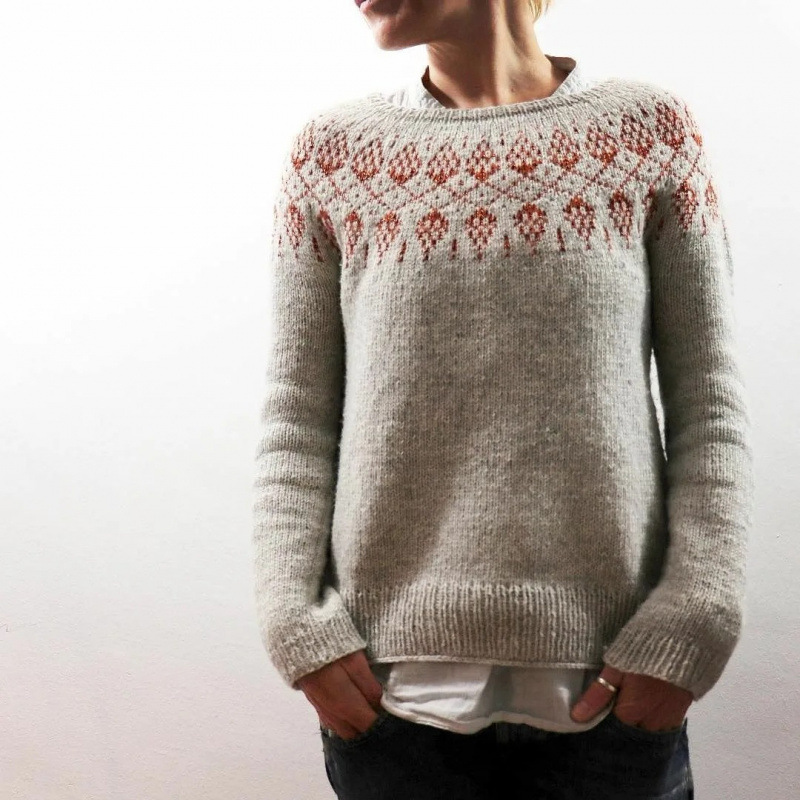 Round Neck Loose Multicolor Pullover Sweater - Product view 3 Women's loose multicolor round-neck pullover sweater with raglan sleeves - Product view 3