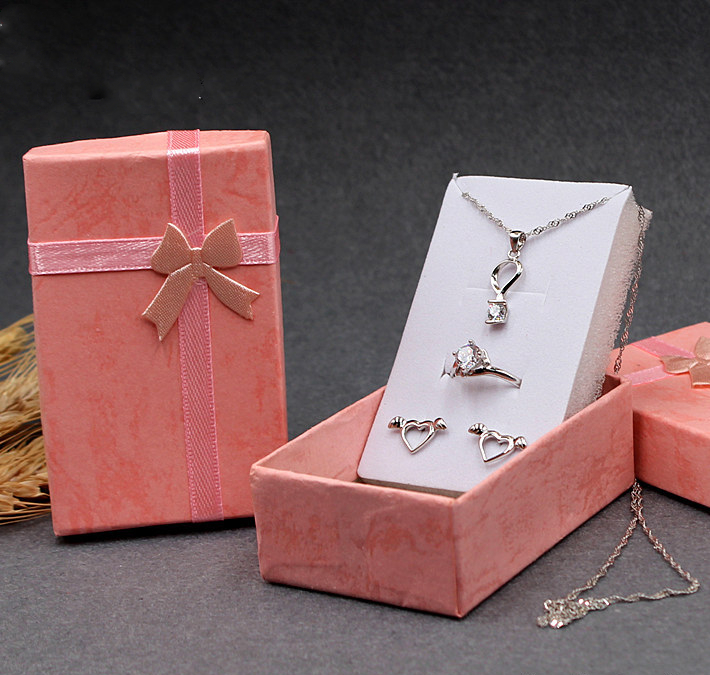 Small jewelry gift box in assorted colors - Pink