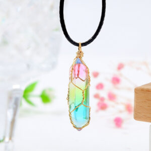 Women's geometric crystal necklace with transparent diamond-style detail - Main product view