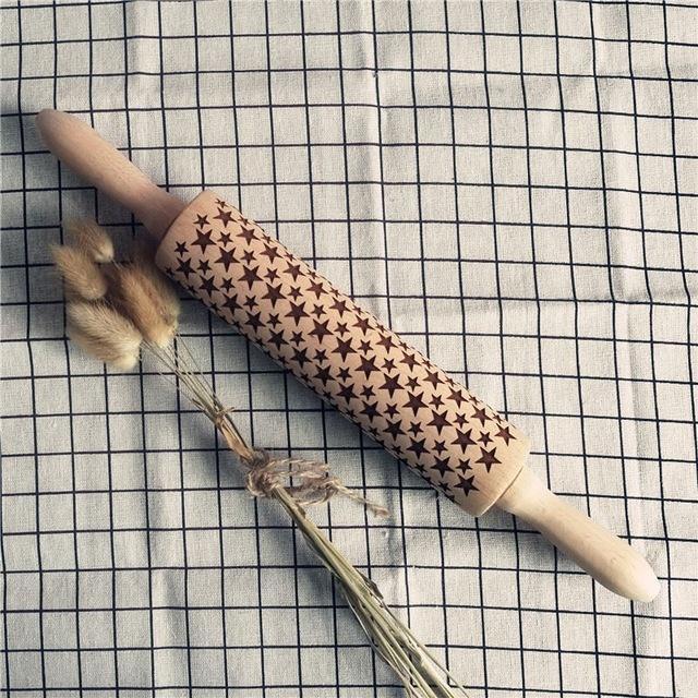 Christmas embossed wooden rolling pin for patterned cookie dough - Main product view