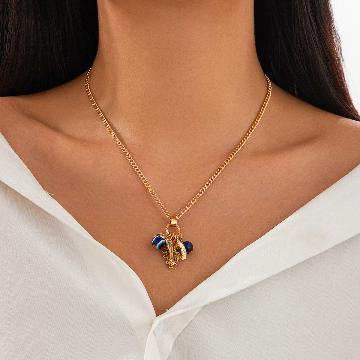 Women's conch-shaped geometric alloy pendant necklace in gold - Product view 7