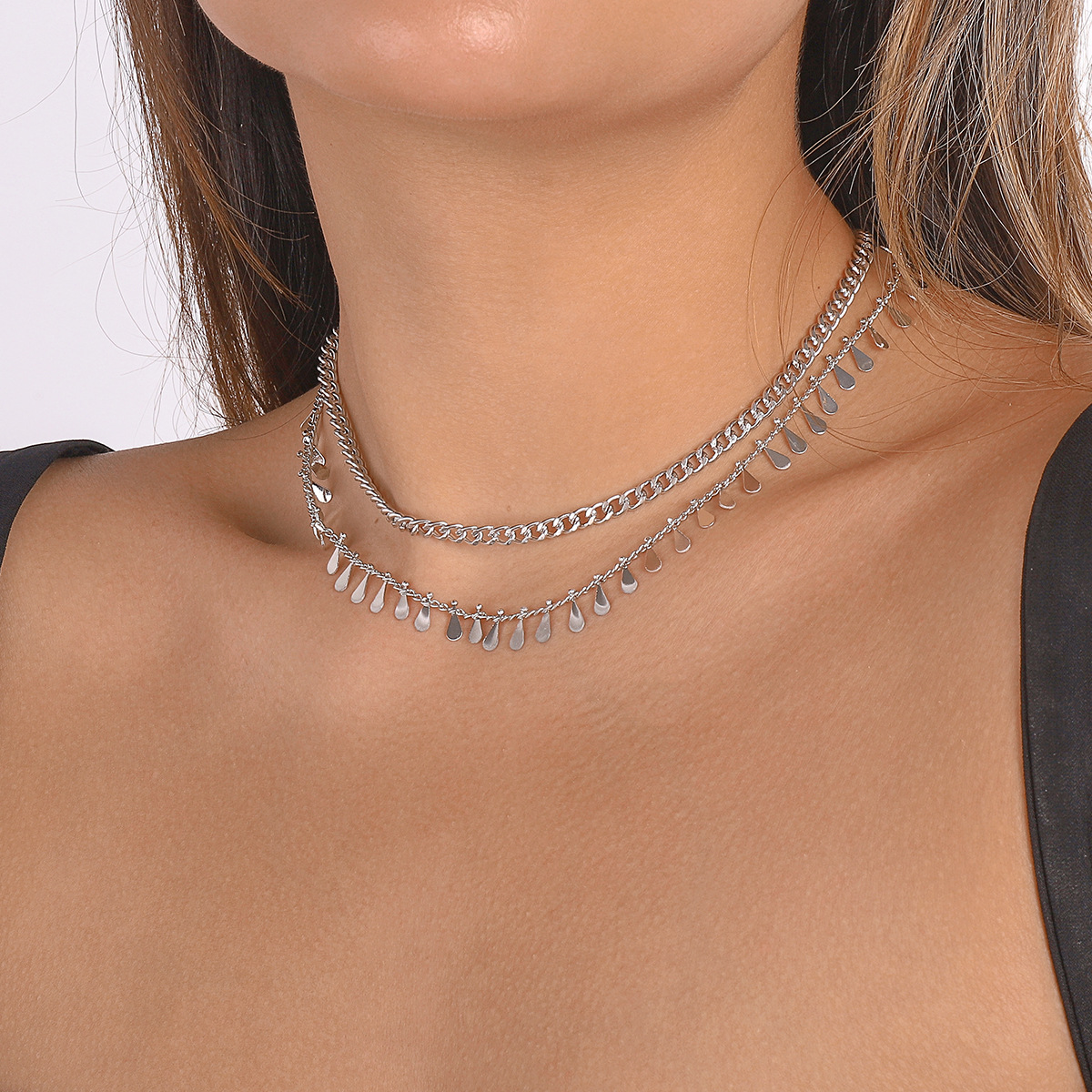 Drop-shaped geometric sequin-inspired clavicle chain necklace - Main product view