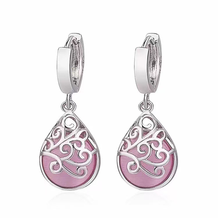 Pink and white hollow-pattern teardrop earrings - Product view 4