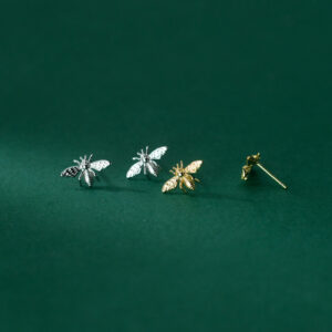 Cute bee-shaped 925 silver stud earrings in a pair - Main product view