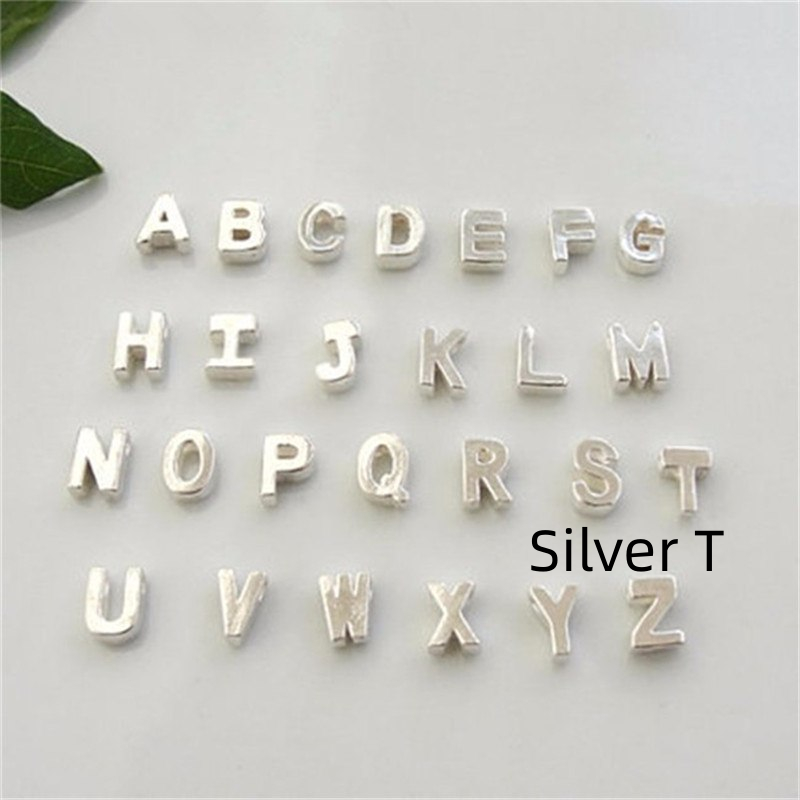 Peach Heart Shaped Letter Necklace Clavicle Chain Necklace - Product view 9 Peach heart-shaped letter pendant necklace in a gold- or silver-colored finish - Product view 9