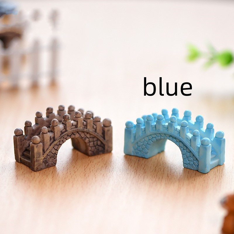 Mini resin bridge ornament for fairy gardens and miniature landscapes - Product view 5