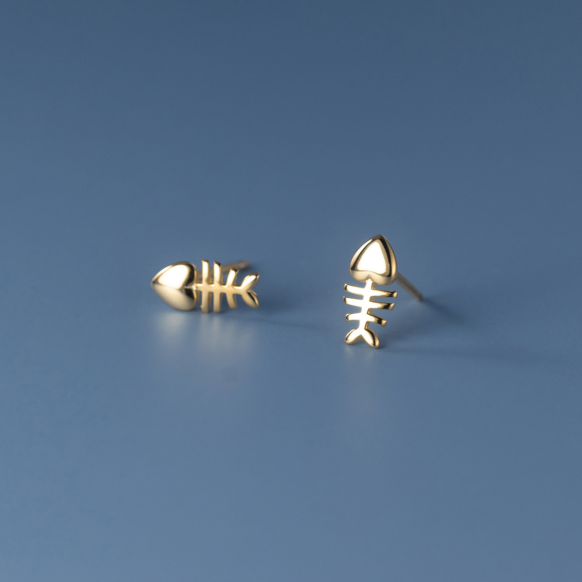 925 sterling silver fishbone stud earrings in a simple Korean-inspired design - Product view 3