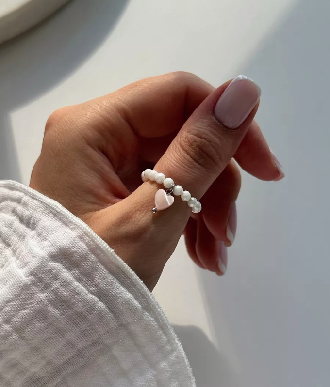 Korean-style women's heart-shaped shell ring in a selected color - Product view 4