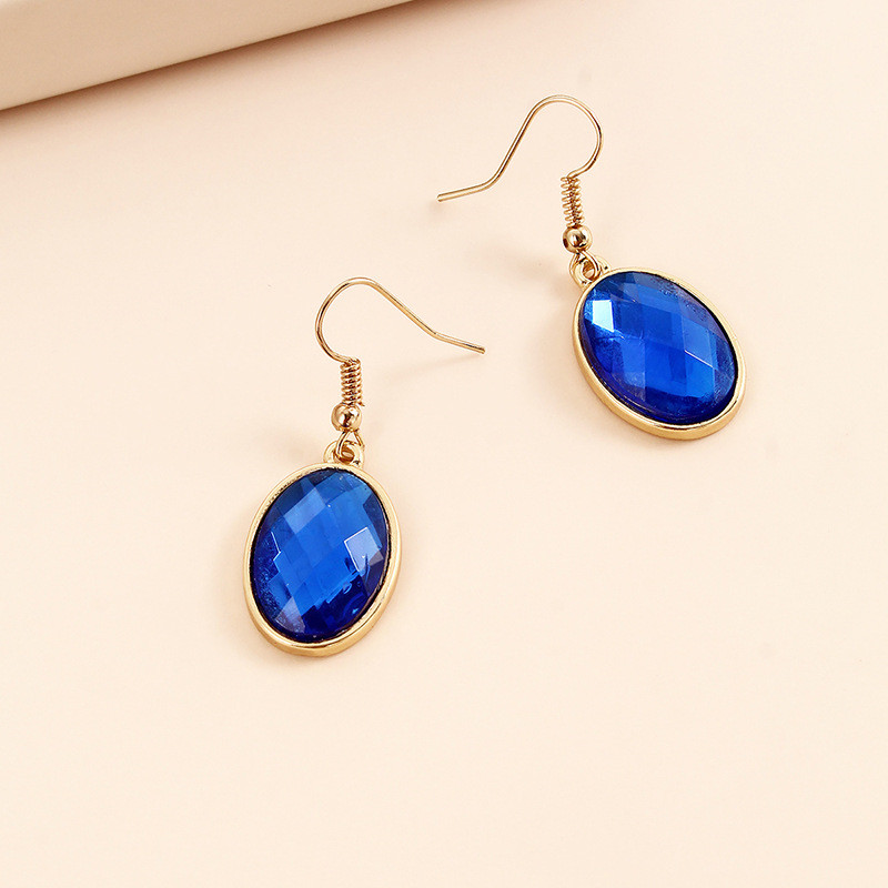 Round transparent resin geometric earrings in assorted colors - Product view 3