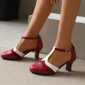 Women's retro closed-toe sandals with a low chunky heel and buckle fastening - Main product view