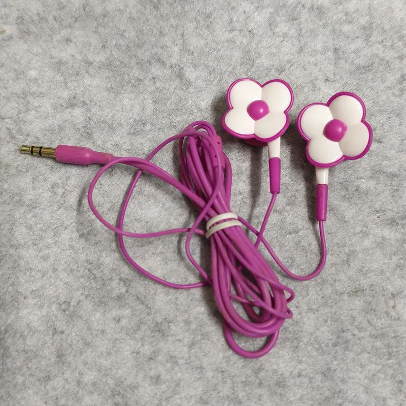 3DS in-ear earphones with flower or strawberry design - Product view 1