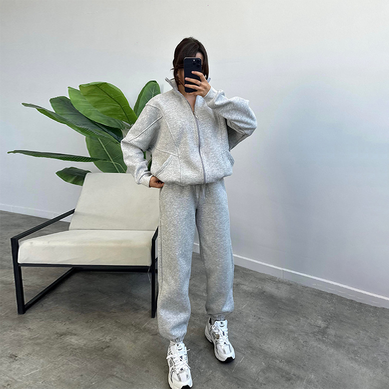 Women's casual two-piece jogger tracksuit with zip-up stand-up collar top and drawstring trousers - Product view 1
