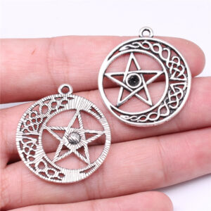 33 x 30 mm antique silver-tone alloy pendant - Main product view