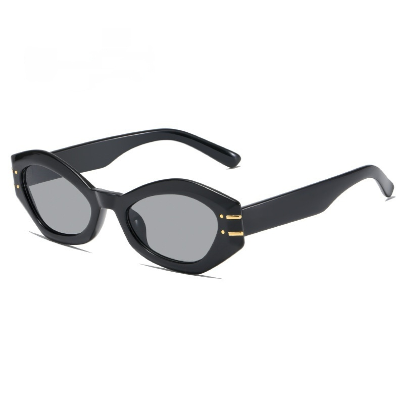 Women’s cat-eye sunglasses with plastic frame and UV400 lenses - Product view 2